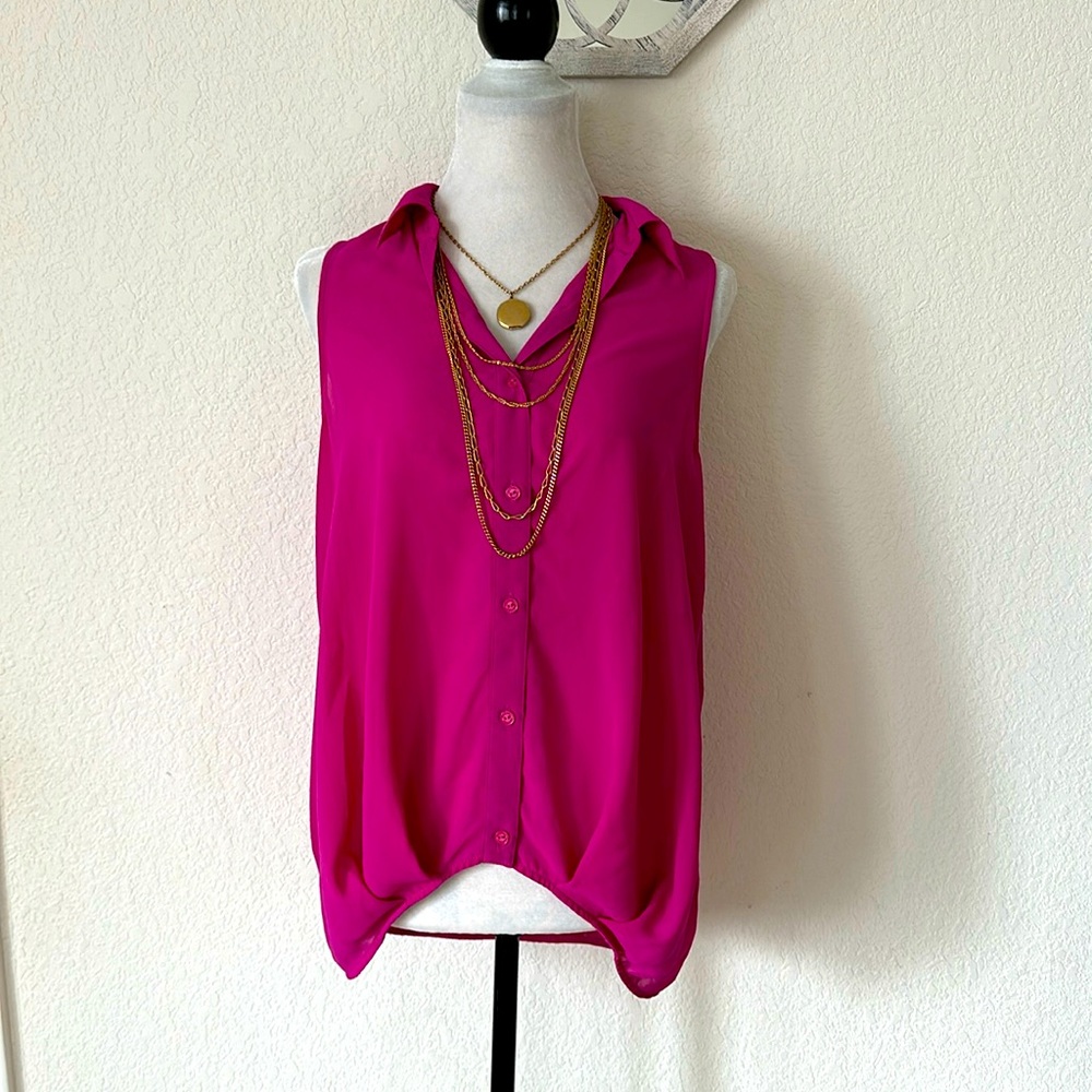 E Leigh’e • Fuchsia Pink Sleeveless Collared Button Down Blouse